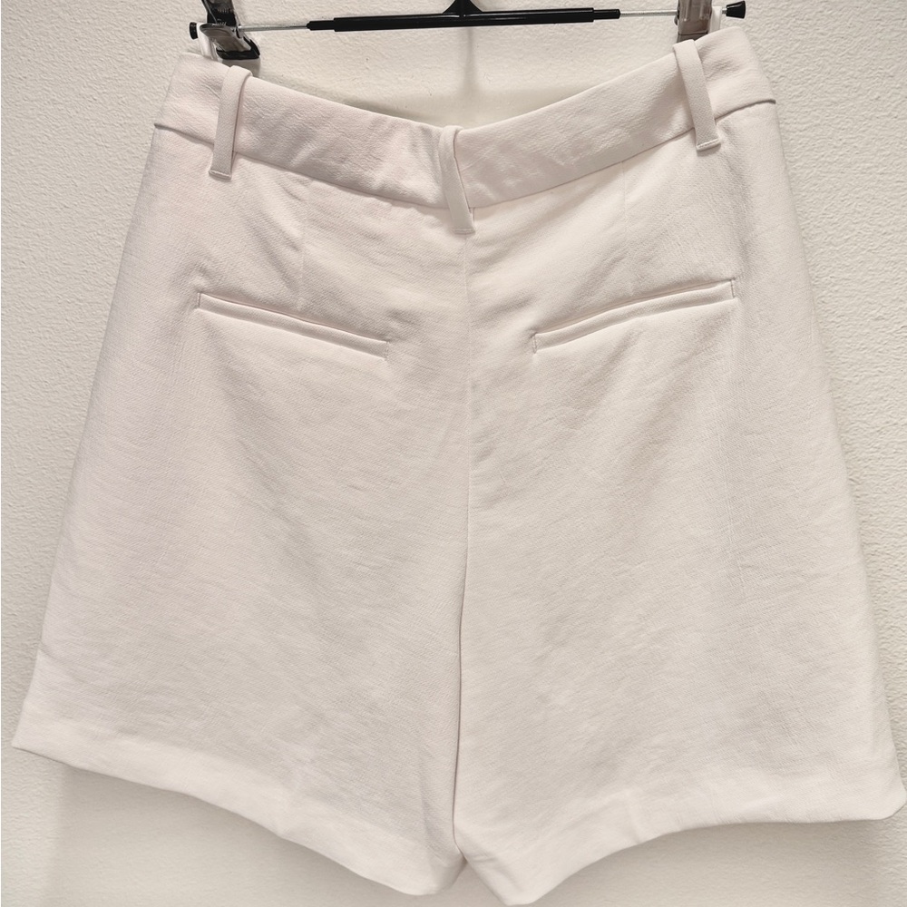 Aritzia Cream Women's The Effortless Shorts - Size 6 - Picture 2 of 5